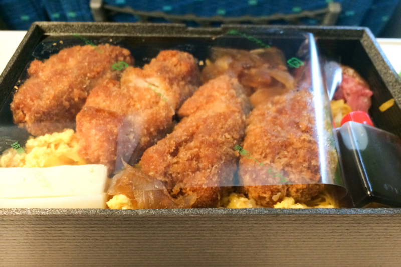 京都駅の駅弁は侘家古暦堂のふわふわ卵の鶏カツ弁当がぶっちぎりでウマい